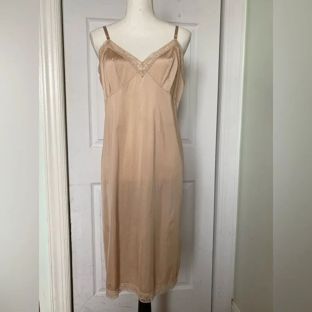 1970s Vanity Fair Nude Coquette Girl Bohemian Nude Colored Slip Sz XL